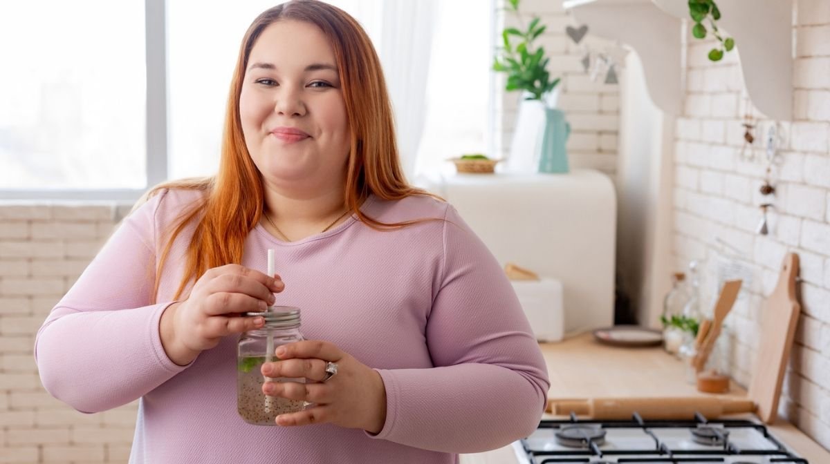 woman drinking a diet shake