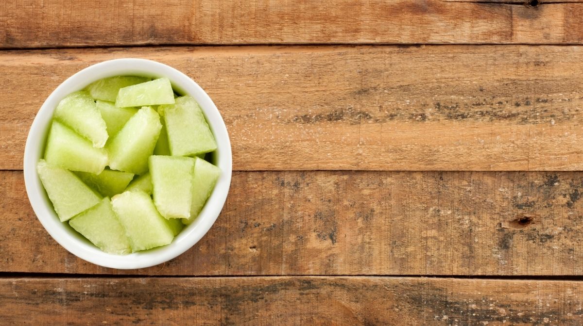 cubes of melon, a fruit lower in fibre