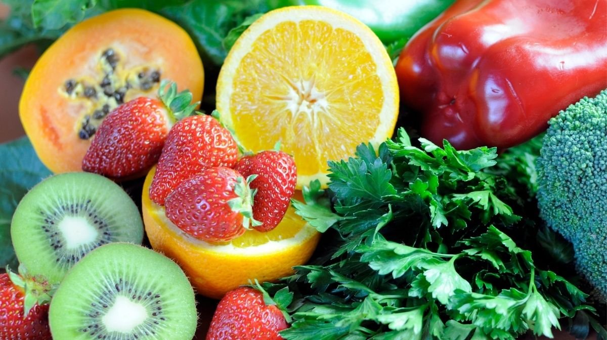 selection of foods containing vitamin c