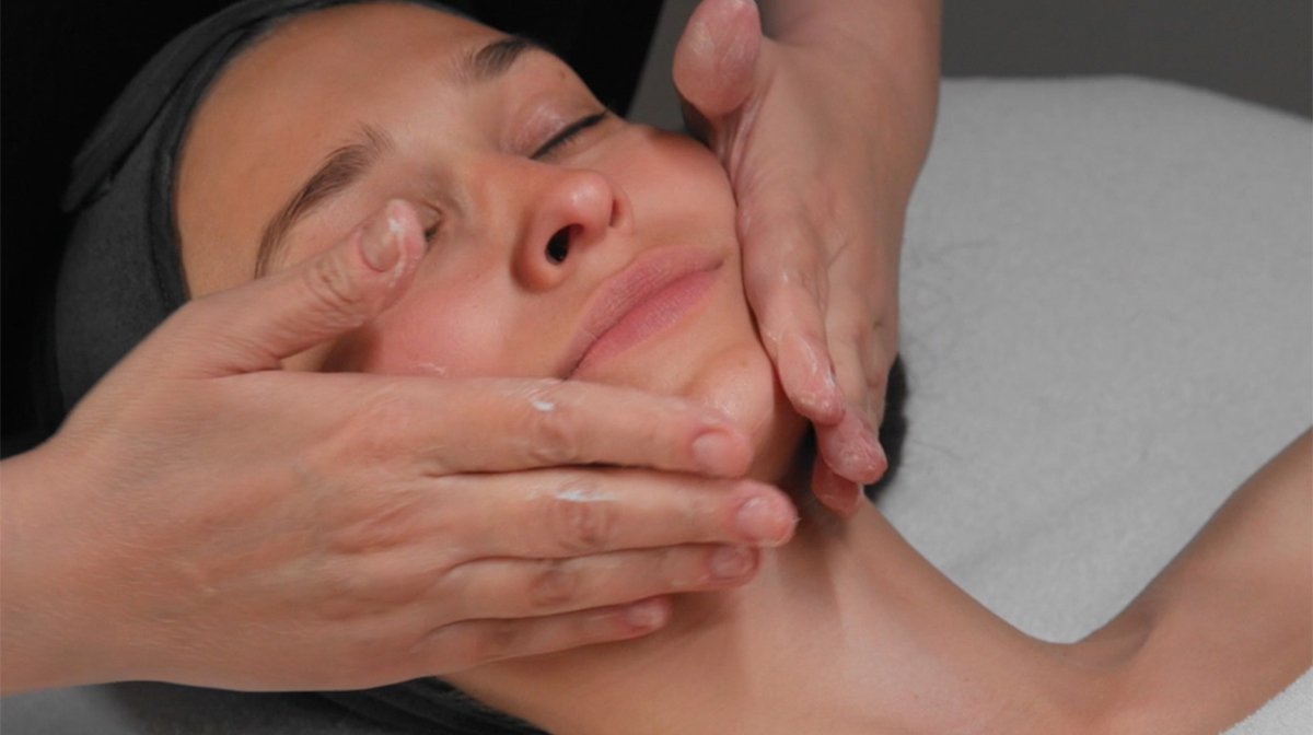 Lifting Facials to Reduce Fines Lines & Wrinkles