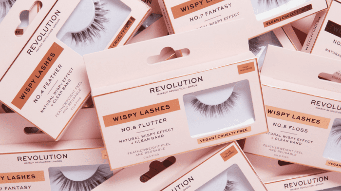 How To Put Falsies On For Long, Fluttery Lashes