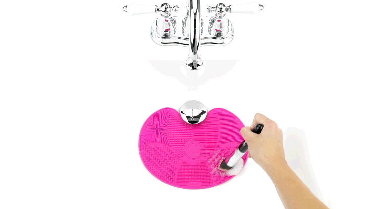 How to Clean Your Makeup Brushes: A Step by Step Guide