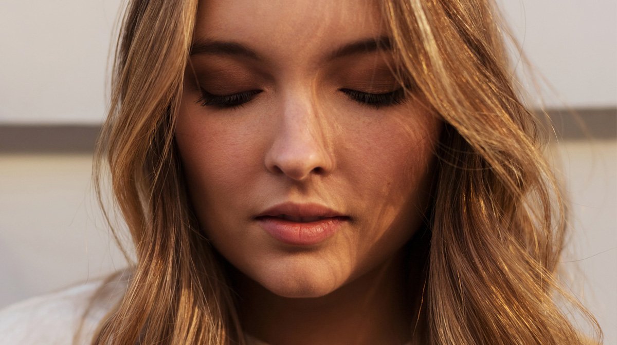 woman with strawberry blonde hair