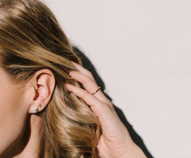 Woman touching hair - what is dry shampoo?