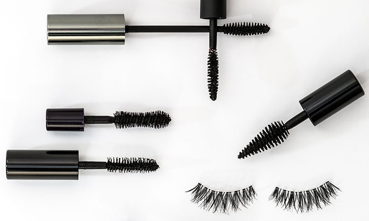 6 Expert Tips on How to Get Longer Eyelashes
