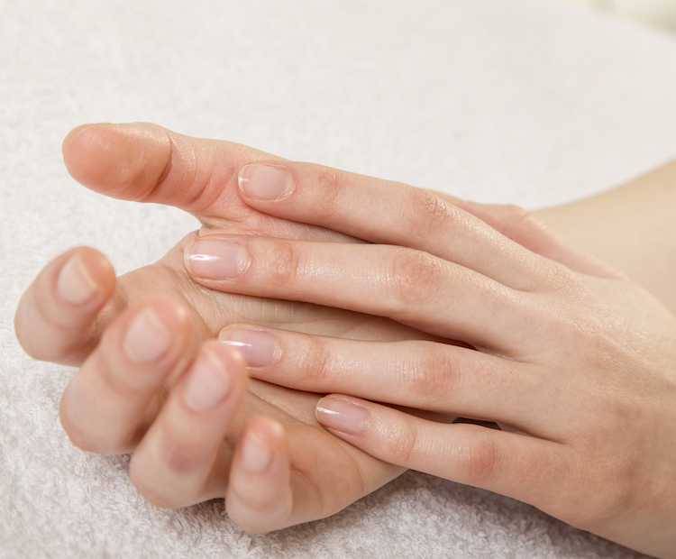 horizontal lines on nails