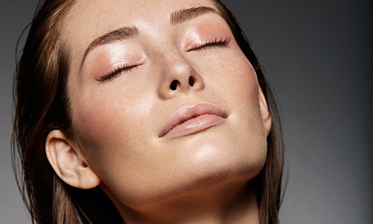 5 Face Gloss Tips to Get Your Dewiest Highlight Ever