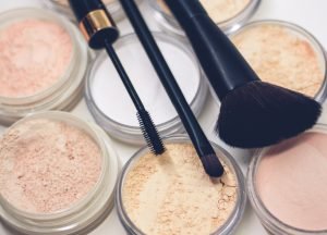 strop side besøgende Makeup Essentials for Beginners