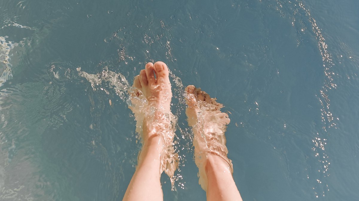 How to Remove Dead Skin from Feet: 7 Methods to Try