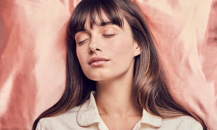 5 Ways Your Pillow May Be Ruining Your Beauty Routine