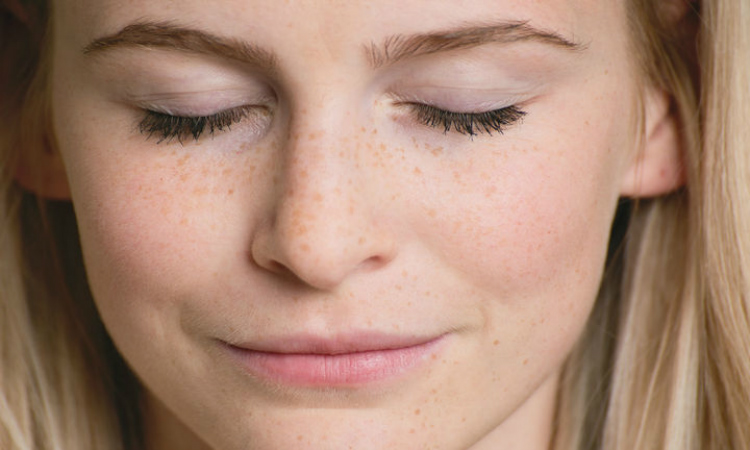 3 Possible Reasons Your Eyelashes Are Falling Out
