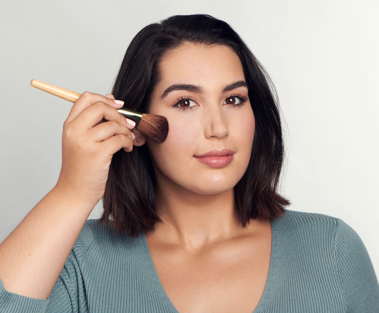 Body Makeup 101: A Guide To Head-to-Toe Makeup Application