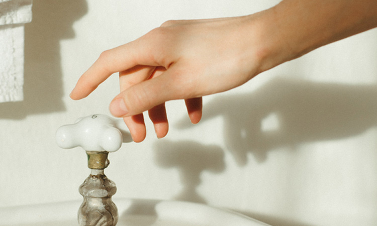 Dry, Irritated Hands? Heal Them With These Dermatologist Tips