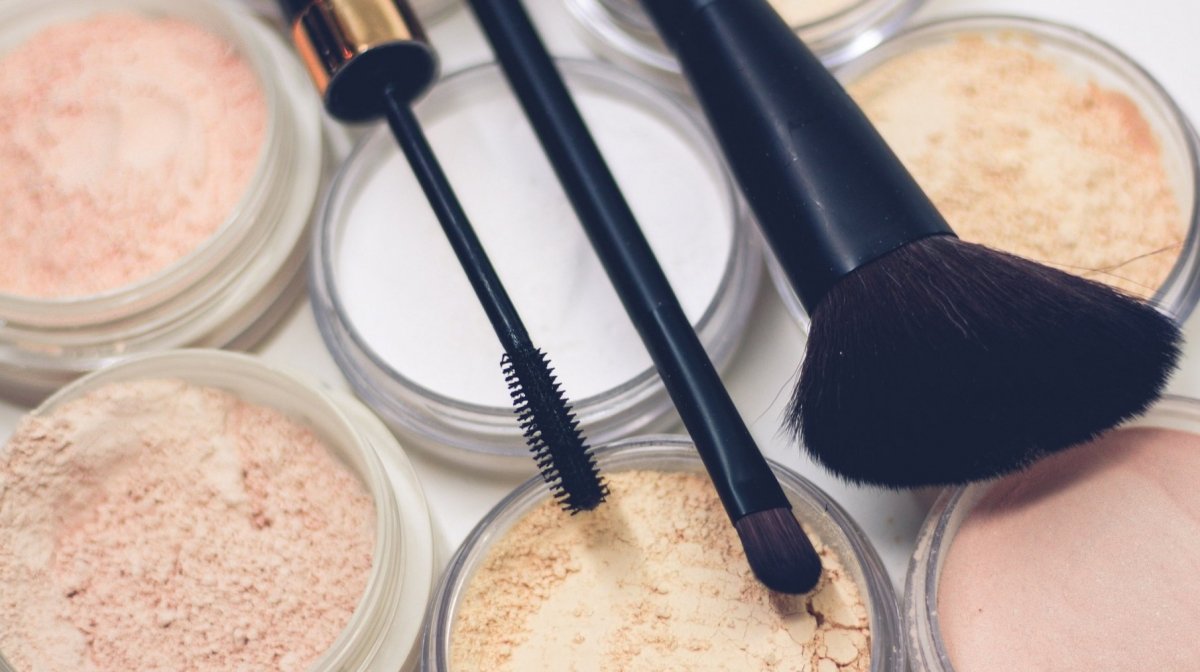 gardin underordnet komprimeret Makeup Essentials for Beginners