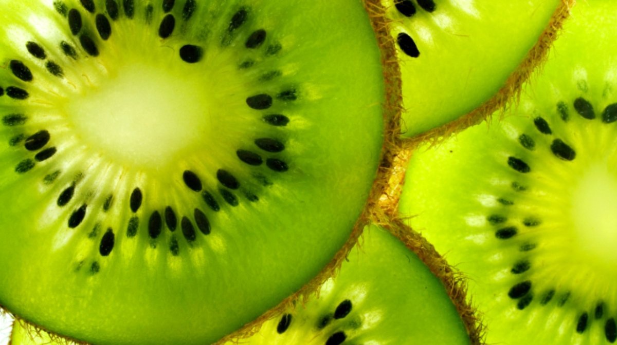 Superfruits: The Benefits of Kiwis –