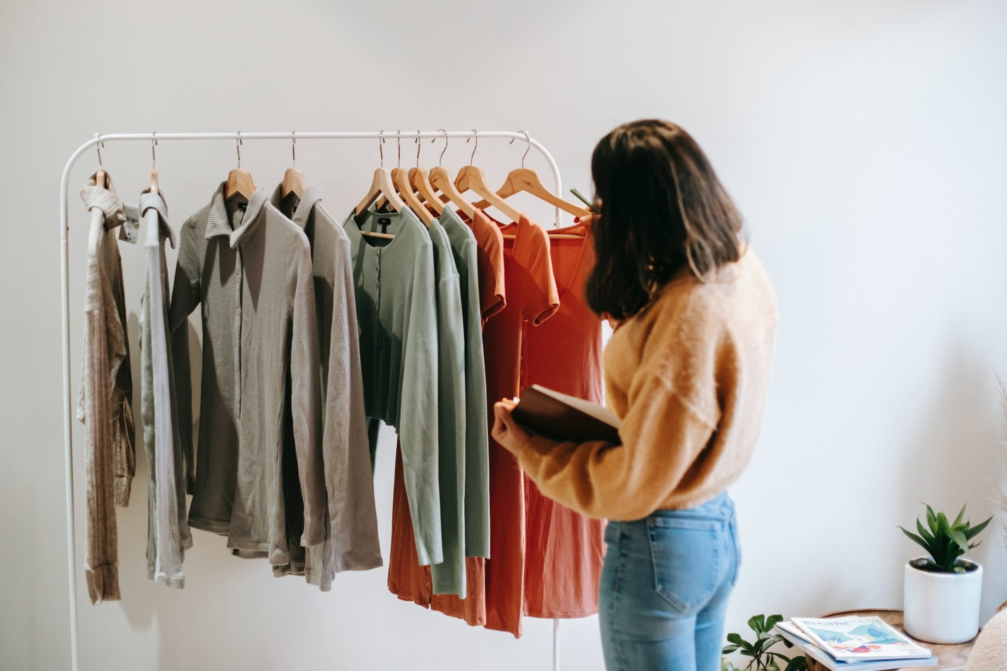 Top Tips On Buying And Selling Second Hand Clothes - Preloved UK