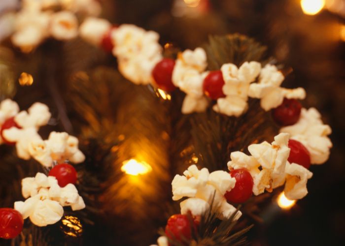popcorn and cranberry diy christmas garland