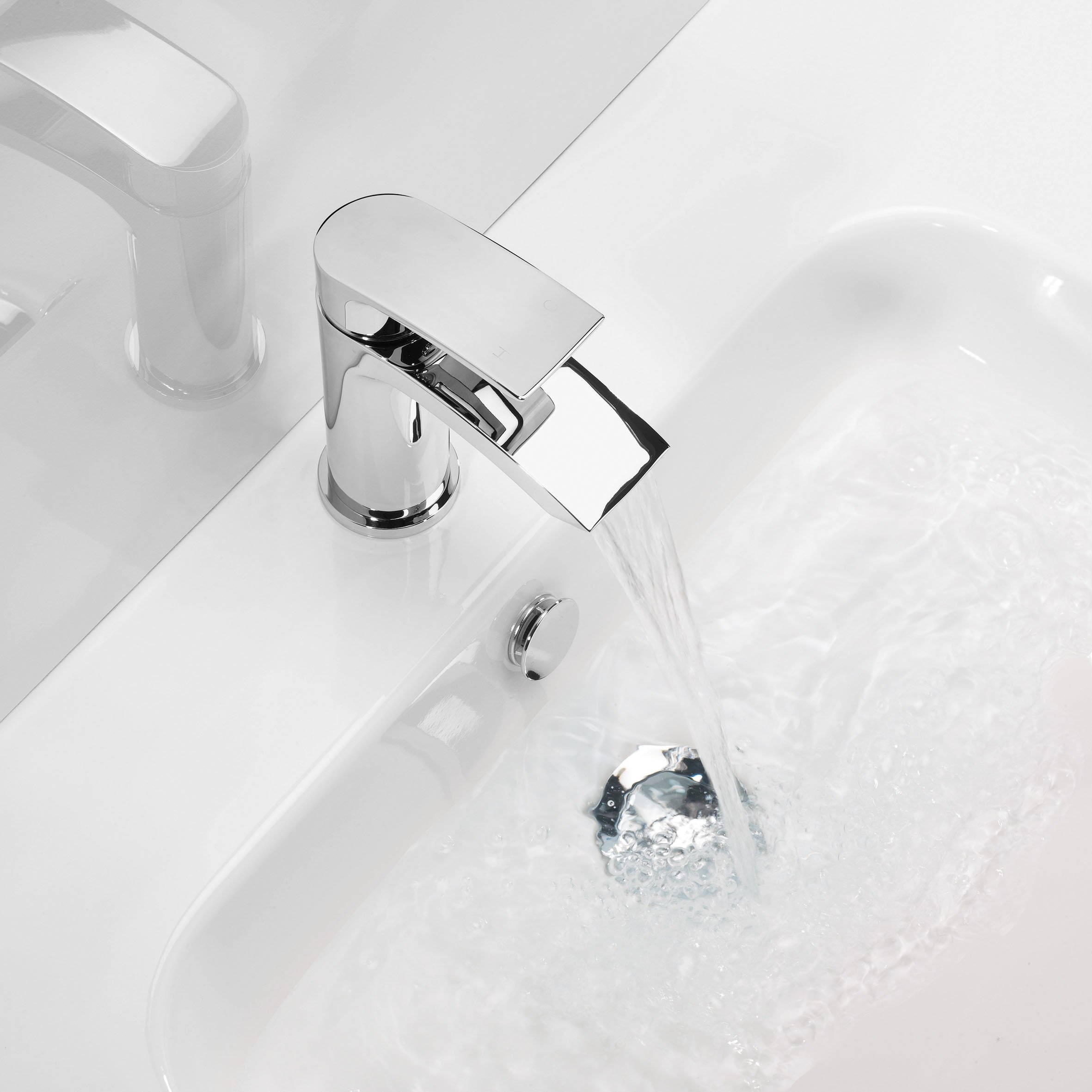 Our Buyer's Guide to Waterfall Taps
