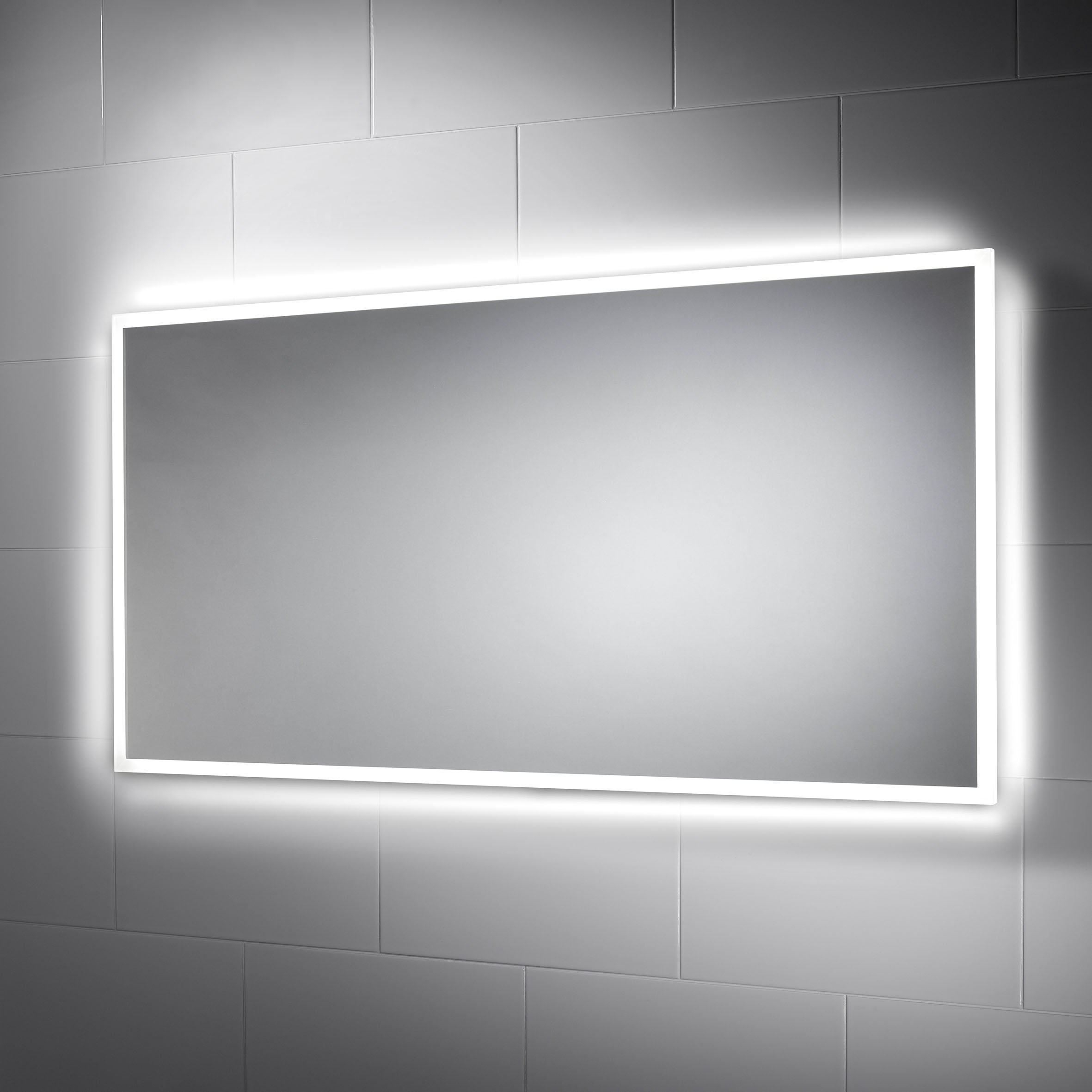 5 Benefits of an LED Bathroom Mirror