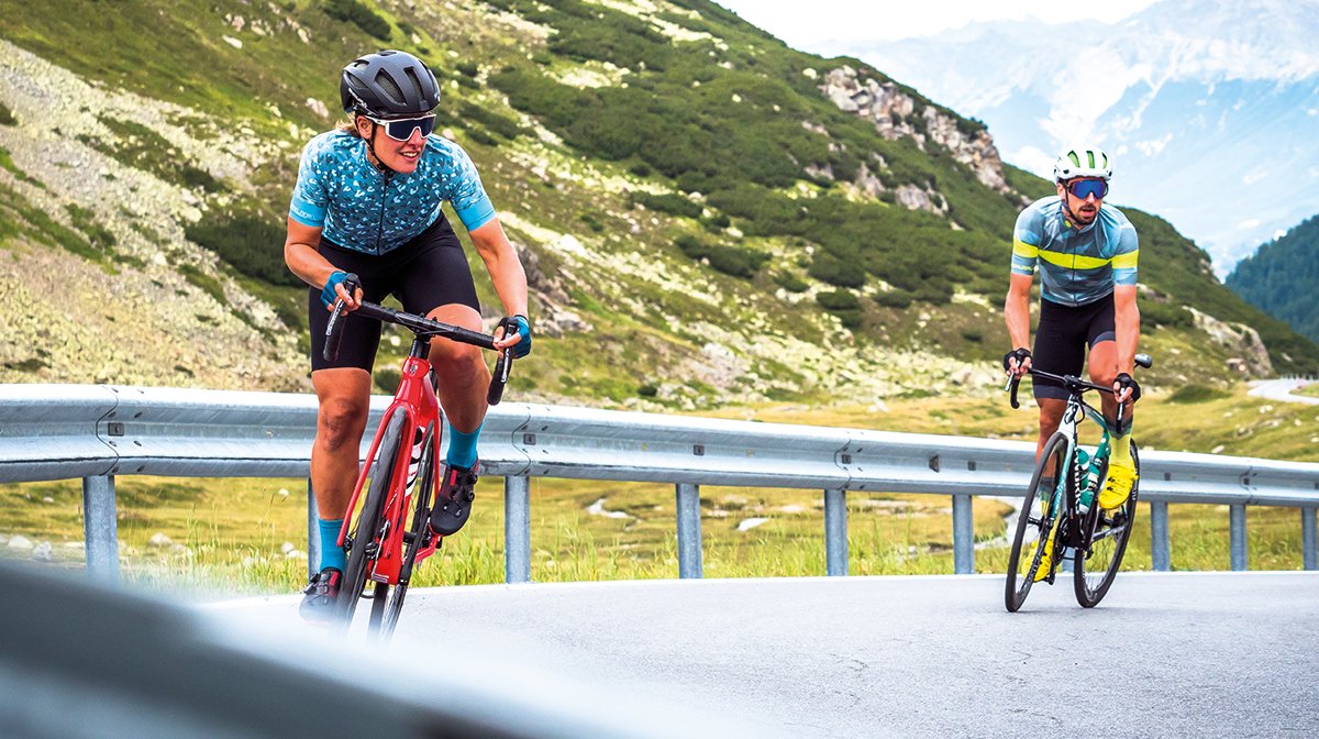 A female cyclist wearing the Women’s Pro SL EGM Bibshort and a man next to her wearing Endura gear