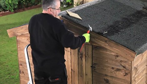 How to felt a shed roof expert guide & video | Homebase