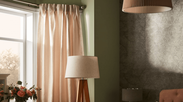 How to Put Up a Curtain Pole