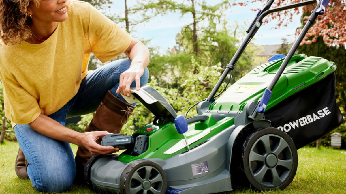 Lawnmower Buying Guide | Best Lawnmower | Homebase