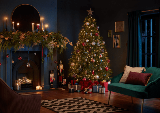 How To Decorate A Christmas Tree