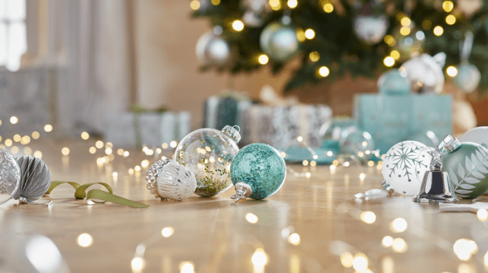 Our Guide to Traditional vs. Non-Traditional Christmas Tree Baubles