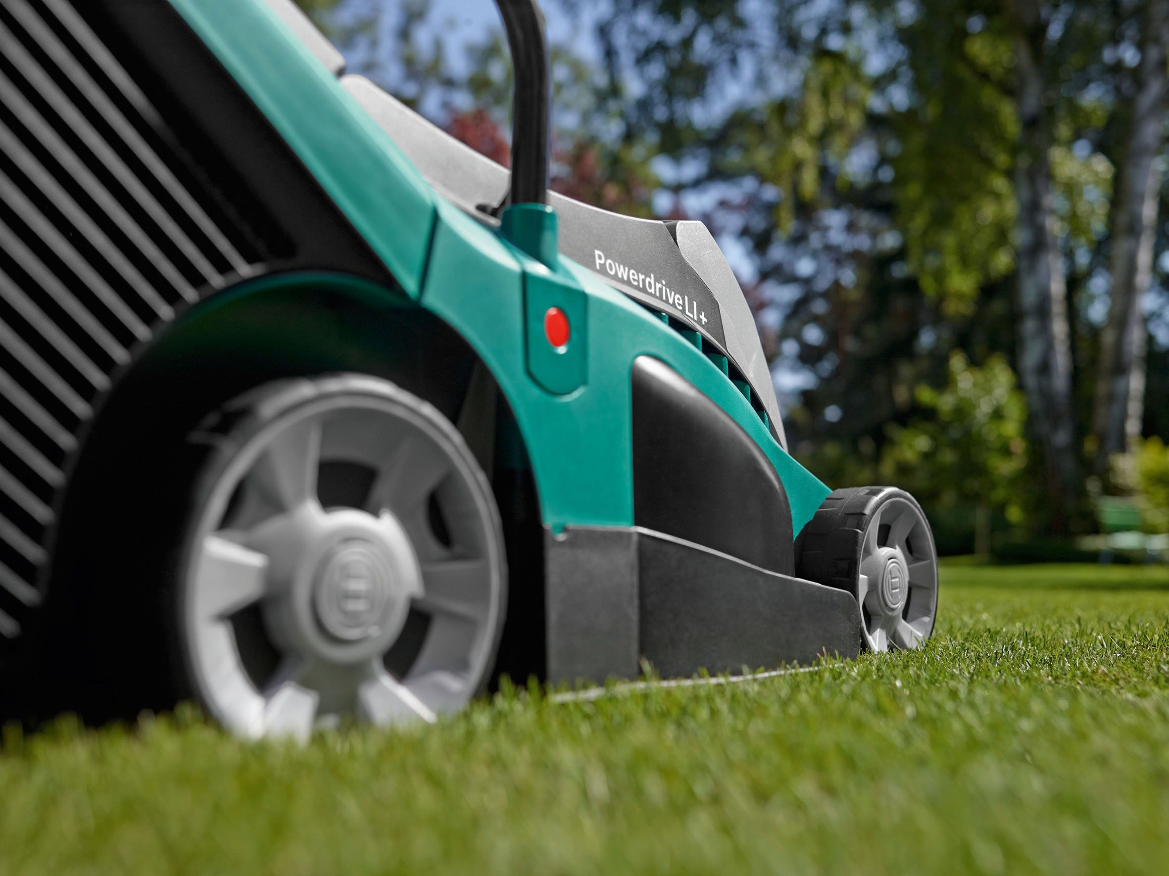 Cordless lawnmower for gardening