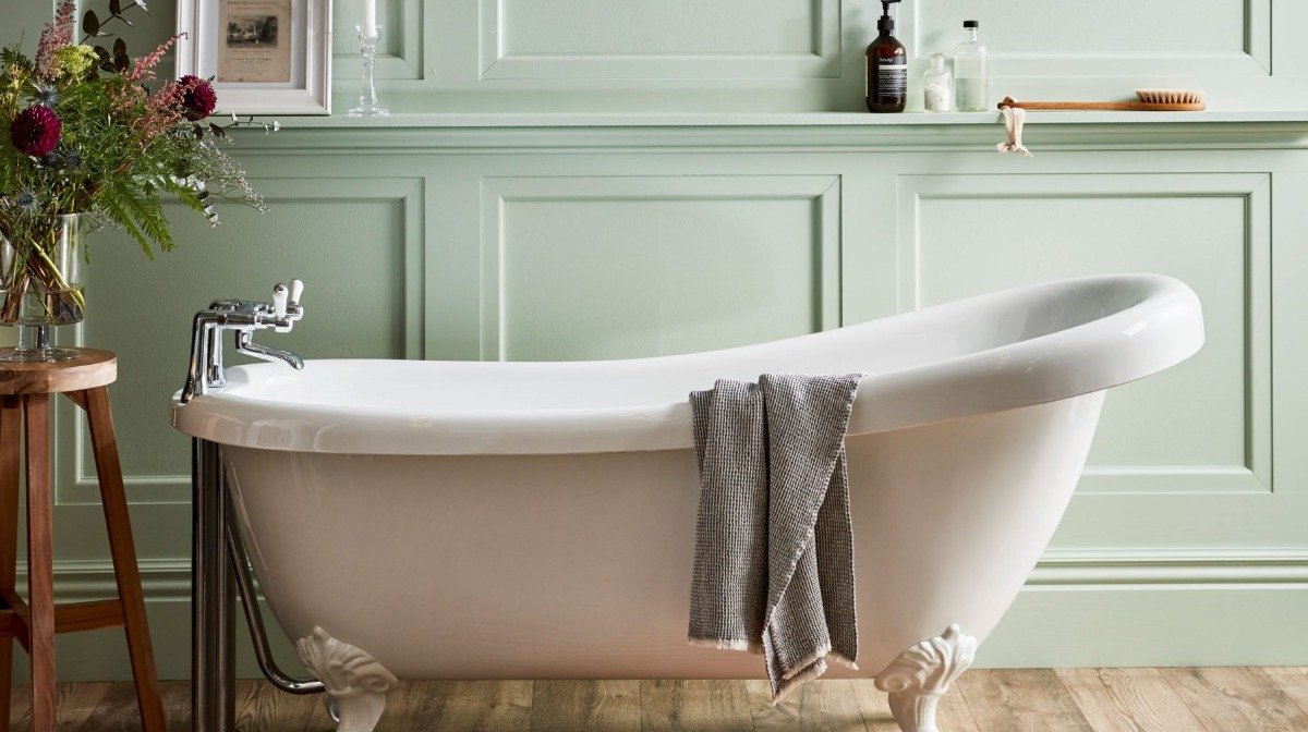 victorian style bathtub