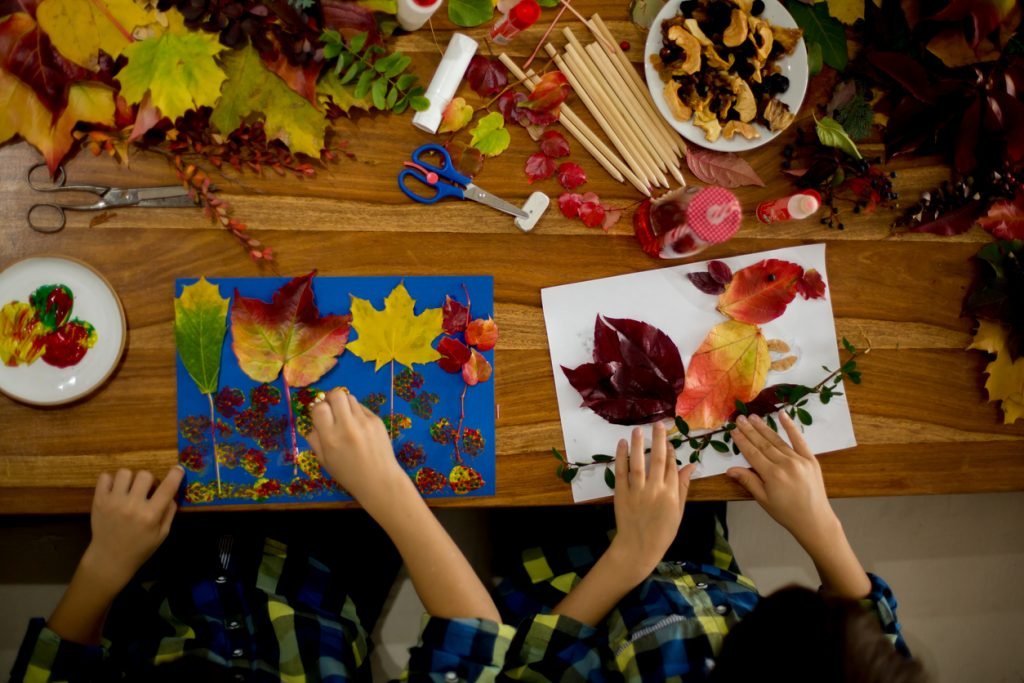 children doing arts and crafts