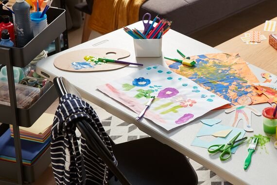 kids arts and crafts table