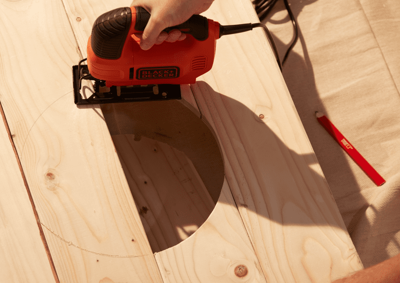 Creating a circle hole in wood