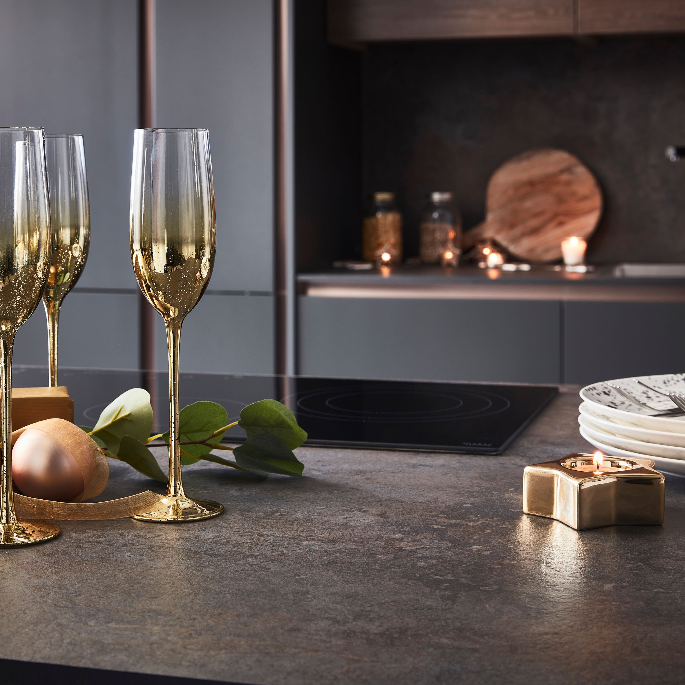 an image of gold champagne flutes 