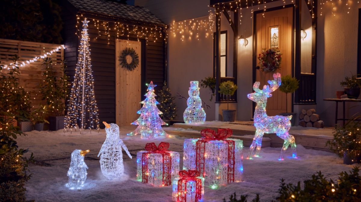 Outdoor Christmas Decoration Ideas | Homebase | Homebase
