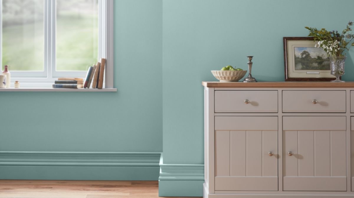 how to chalk paint furniture