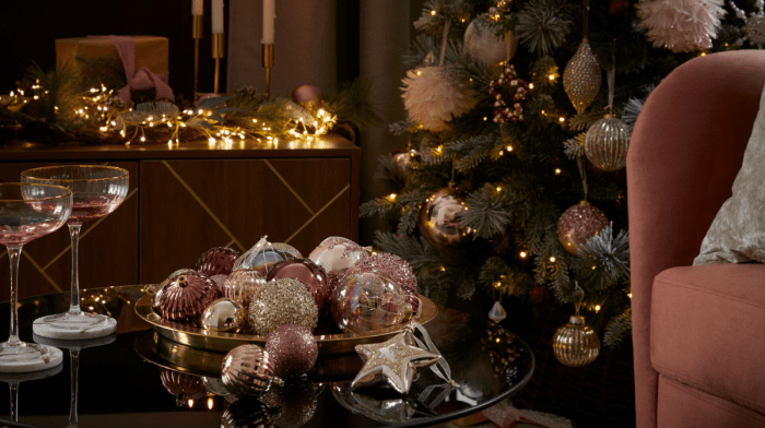 Christmas Bauble Ideas: Give Your Baubles The Spotlight They Deserve