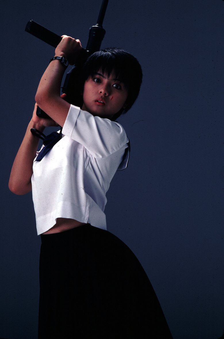 Sailor suit wearing Izumi (Hiroko Yakushimaru) appropriately holding a machine gun in Sailor Suit and Machine Gun (1981)