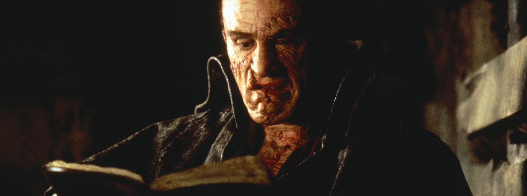 The Creation (Robert De Niro) reading a book in Mary Shelley's Frankenstein (1994)