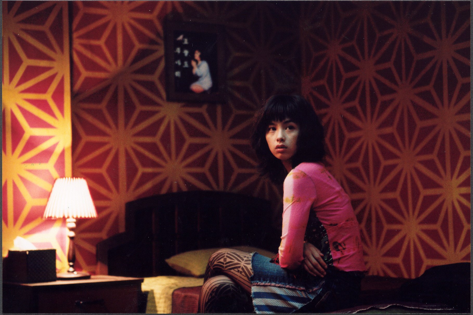 Mi-do (Kang Hye-jung) sitting on a bed in Oldboy (2003)