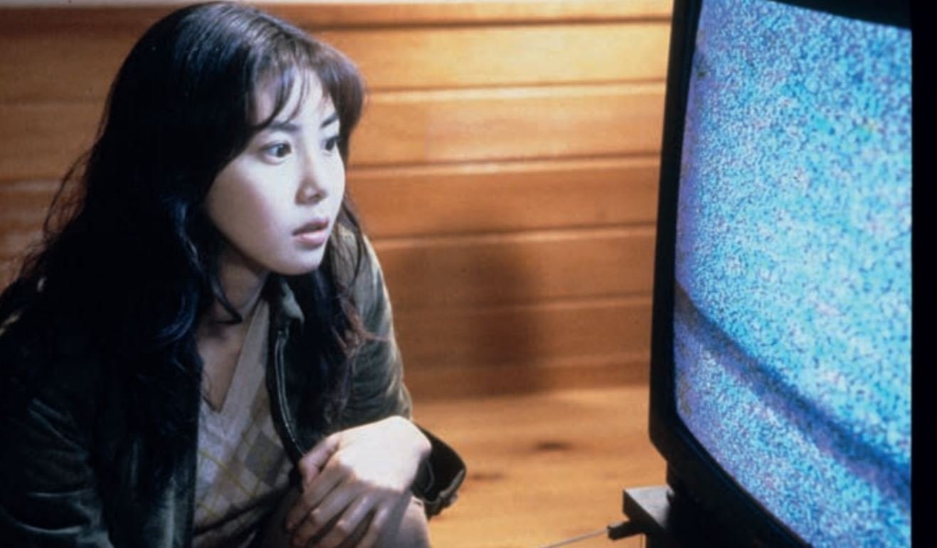 Reiko (Nanako Matsushima) watches a TV screen in Ring (1998)