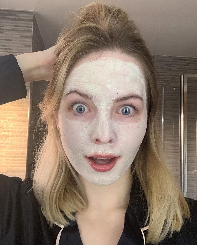 Influencers wearing a facemask 