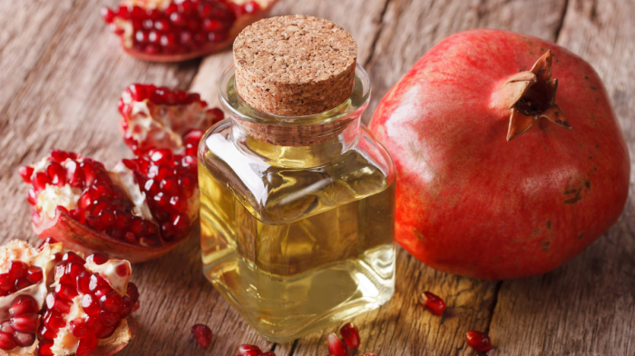5 Beauty Benefits of Pomegranate Seed Oil