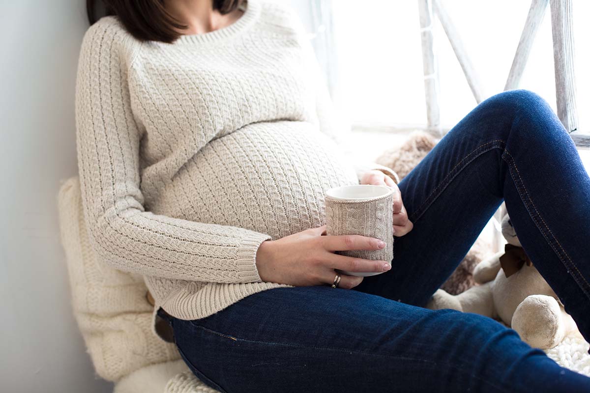 pregnant woman drinking tea 