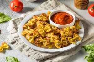pasta-chips-with-dip