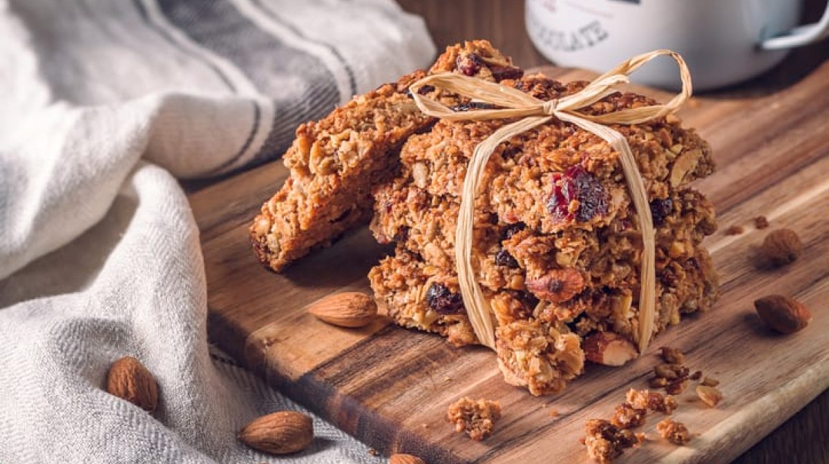 Feeling Peckish? Healthy Rugby Snacks for Athletes
