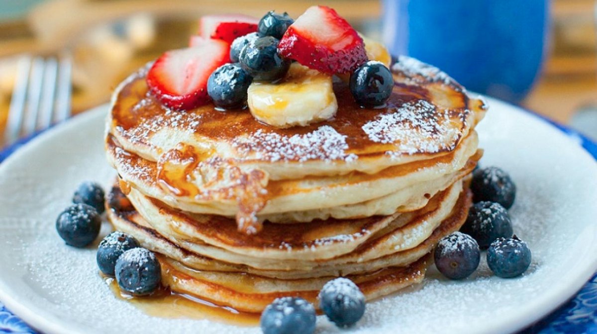 Pancakes with berries and sauce
