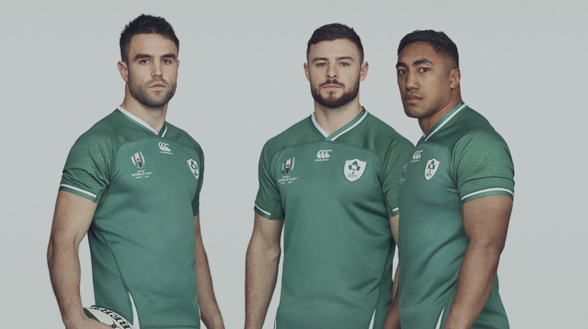 Ireland players pose for photo