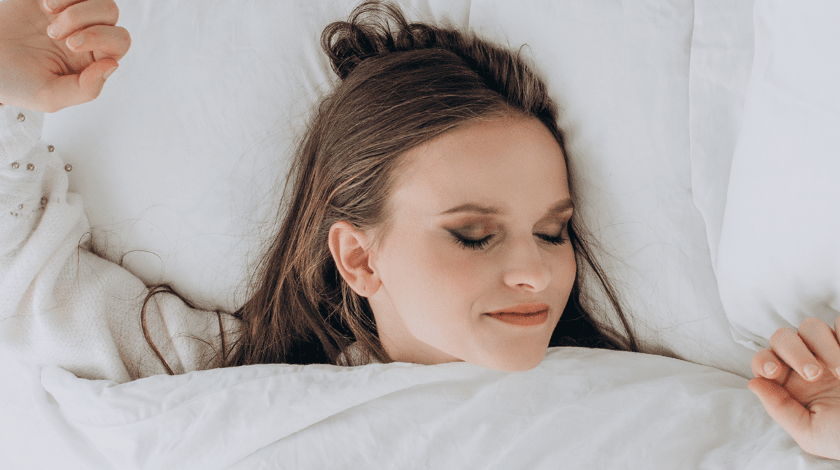 What Happens to Your Skin When You Sleep With Makeup, According to